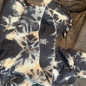 Black and White Tie-Dye Leggings